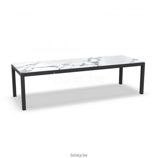 Jati Kebon Danli Table de jardin Aluminium noir mat Dessus de table Céramique Calacatta.