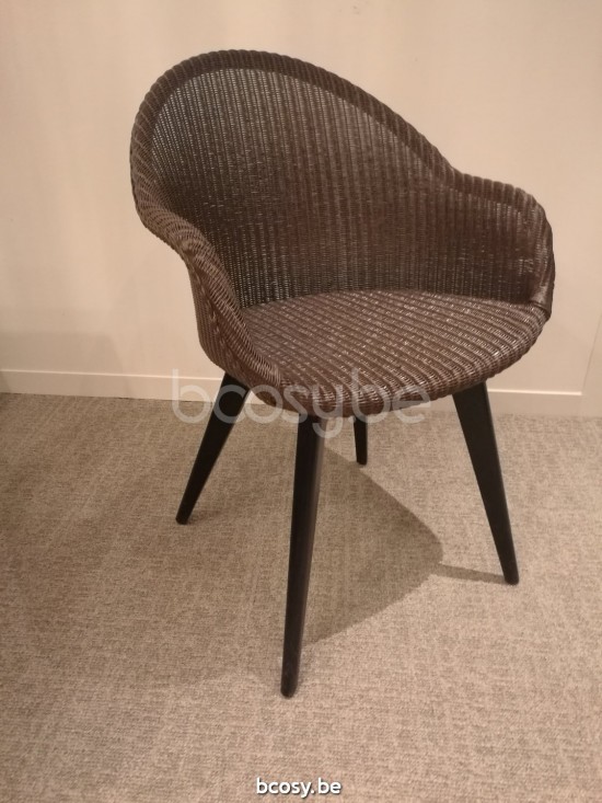 Vincent Sheppard Avril Esszimmerstuhl mit hoher Rückenlehne Rahmen aus Schwarz gebeizt Hartholz Espresso Lloyd Loom.