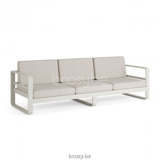 Jati Kebon Reno Sofa 3-Sitzer Dune mattes Aluminium.