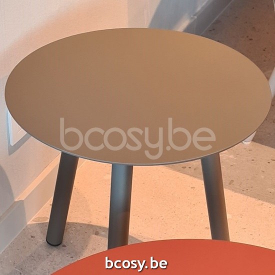 Vincent Sheppard Vincent Sheppard Lilo Round Garden Side Table Round Taupe Aluminium frame Taupe Aluminium top.