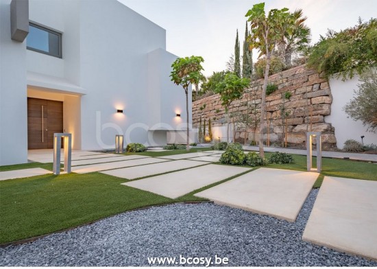 Authentage QBR0L2OUS Authentage Q-BRI Applique murale extérieure Bronze Authentage Appliques Murales d'extérieur.