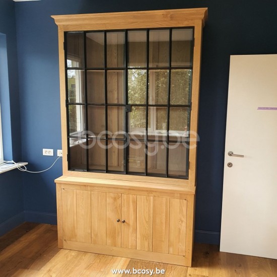 Landelijke eiken vitrinekast met gesmeed stalen deuren
