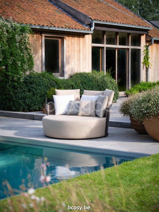 Diphano Cielo Garden outdoor sunbeds daybeds in aluminium PCA Lava.