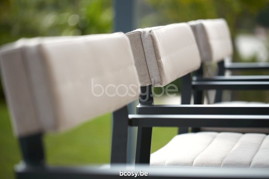 Diphano Metris Stapelbarer Gartenstuhl Aluminium Lava Gestell.