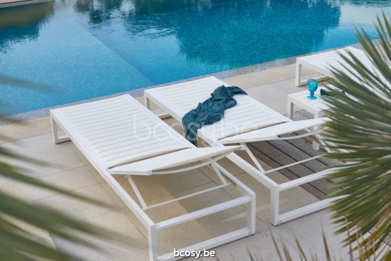 Diphano Metris Sunlounger with wheels Aluminium White Frame double layer Textylene White Fabric.