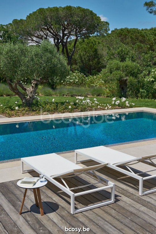 Diphano Metris Bain de soleil à roulettes Cadre Aluminium blanc Tissu double couche de Textylène blanc.