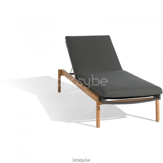 Diphano Newport Sonneliege mit Teakholzarmlehne Aluminium Lava Gestell Stoff Batyline Schwarz Armlehnen in Natürliches Teakho.