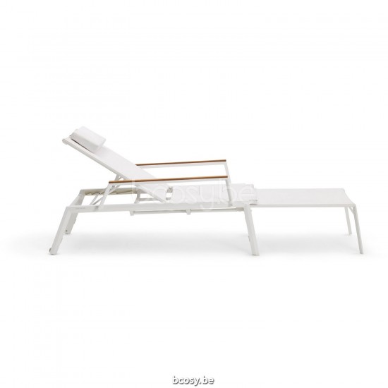 Diphano Selecta Stapelbarer Liegestuhl mit Rädern mit Teakholzarmlehne Aluminium Weiß Gestell Stoff Einschichtige Batyline We.
