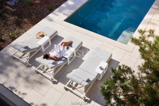 Diphano Cubic Stapelbarer Liegestuhl mit Rollen Aluminium Weiß Gestell.