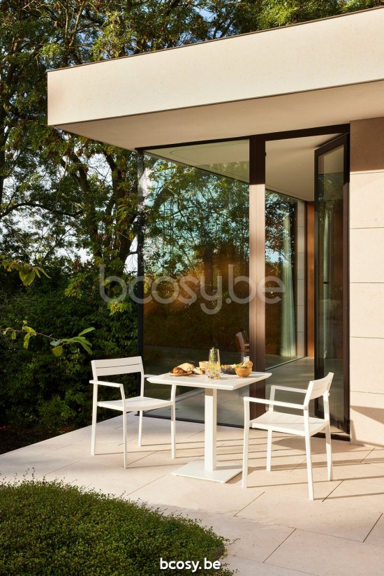 Diphano Metris bistrotafel D (72x72) Aluminium Wit Frame.