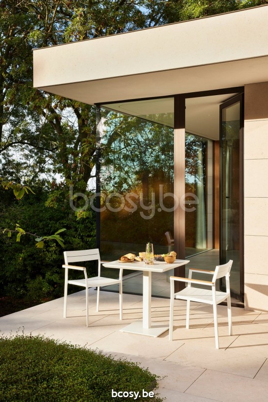 Diphano Metris table bistro D (72x72) Cadre Aluminium blanc.