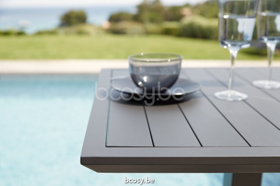 Diphano Metris hoher Bistrotisch H (72x72) Aluminium Lava Gestell.