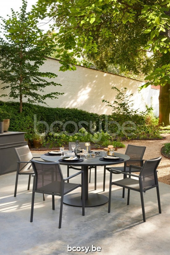 Diphano Alexa ronde tuintafel 148xR Aluminium Lava Frame Tafelblad keramisch zwart 6 mm opgelegd.