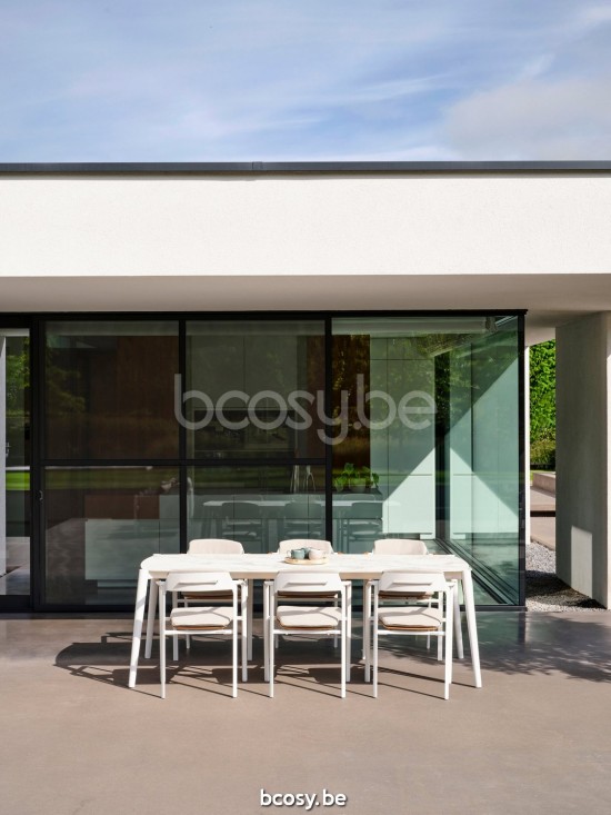 Diphano Icon table de jardin 226x104 Cadre Aluminium blanc Dessus Céramique blanc Carrara 6 mm imposé.