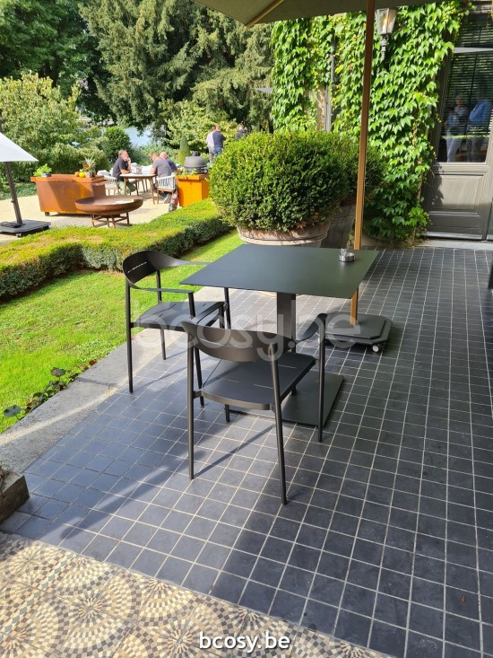  Jardinico KUDOS BISTRO Quadratischer Bistrotisch 75x75 Schwarz Matt Pulverbeschichtetes Aluminium.