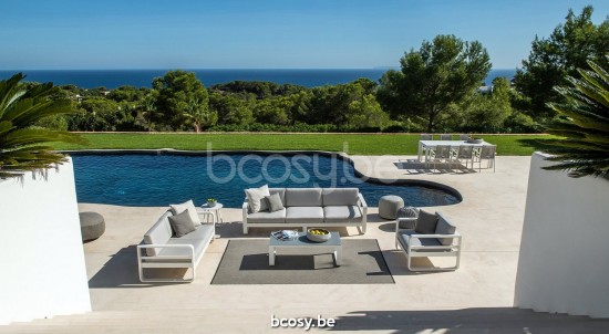 Jati Kebon Reno Sofa 3-Sitzer Weißes mattes Aluminium.