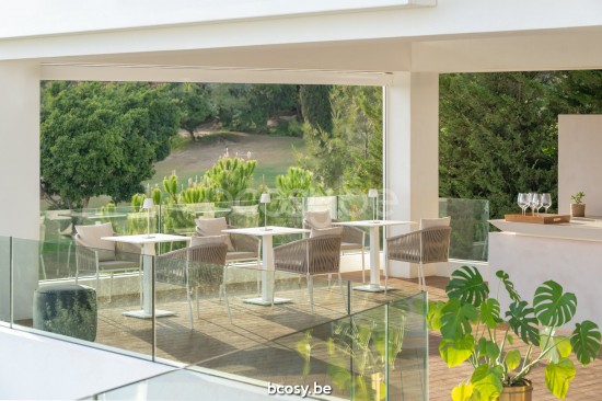 Jati Kebon Parana Bistro-Tisch Weißes mattes Aluminium Tischplatte Aluminiumblech.