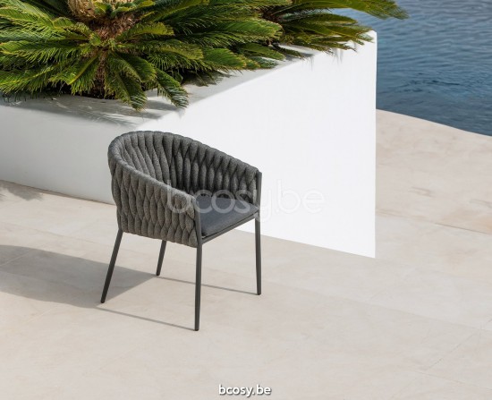 Jati&Kebon Fortuna Socks Tuinarmstoelen Antraciet mat aluminium.