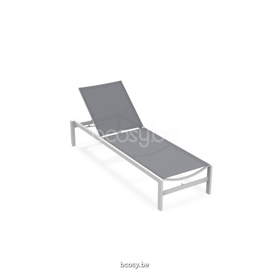 Jati Kebon Sylt Ligbed Stapelbare ligstoel Zonder kussens Wit mat aluminium.