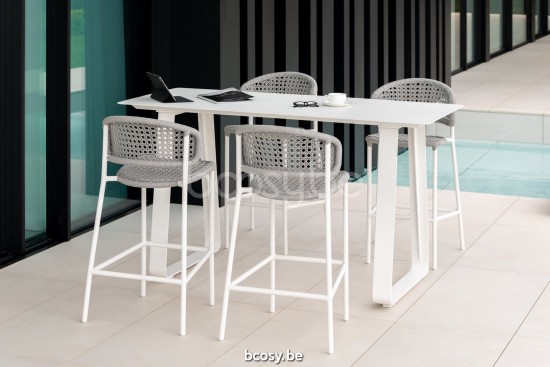 Jati&Kebon Butterfly barstoelen Wit mat aluminium Lichtgrijs melange.