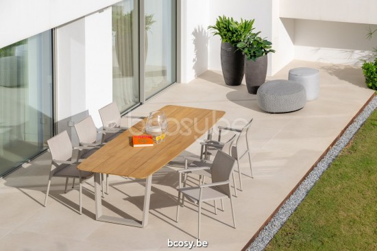 Jati Kebon Loya Stapelbarer Sessel Ohne kissen Sandmattes Aluminium.