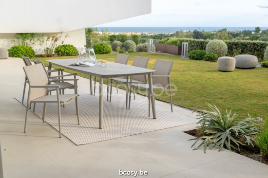 Jati&Kebon Loya chaises de jardin empilables Couleur sable.