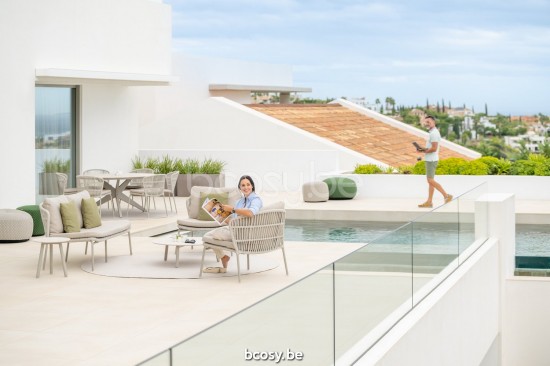 Jati Kebon Lima Stuhl mit tiefem Sitz Ohne kissen Sandmattes Aluminium Schnur Leinen.