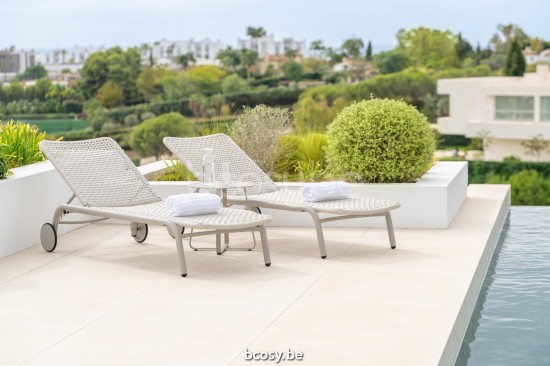 Jati Kebon Durham Ligbed Zonder kussens Zandkleur Koord Linnen.