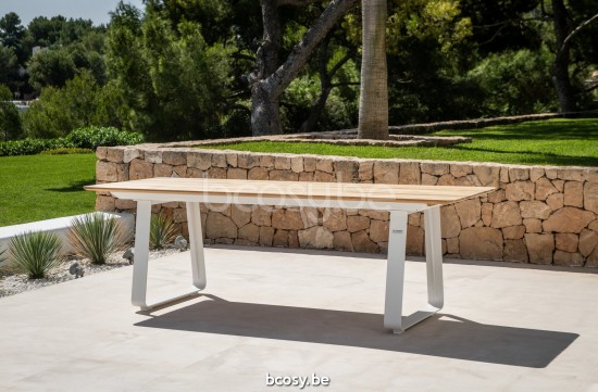 Jati Kebon Elko Tuintafel Wit mat aluminium Tafelblad Teak.