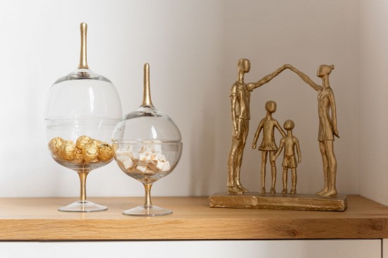 Jline Familia Jugando Resina Oro.