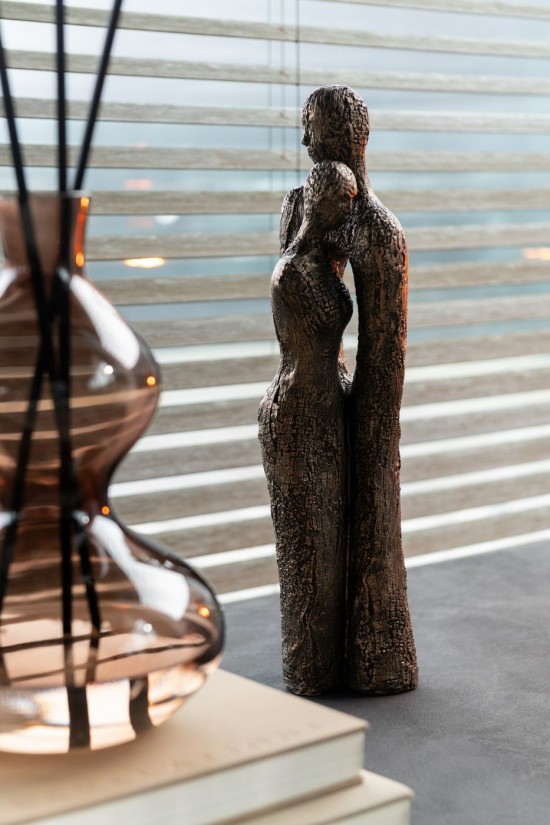 Jline Pareja Abrazo Moderno Resina Marron Oro.