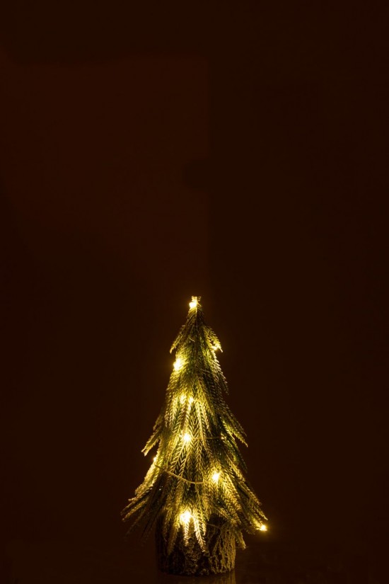 J Line arbres sapins de noel sur pied Jolipa Sapin De Noel A Led Artificiel Neige Vert Small.