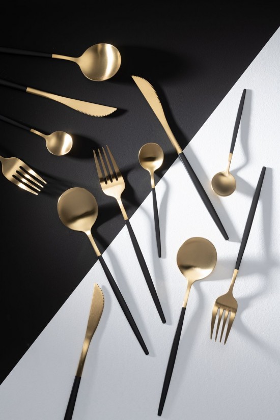 J Line Scatola Posate A 24 Pezzi Acciaio Inossidabile Opaco Oro Nero Box Cubiertos A 24 Piezas Acero Inoxidable Mate Oro Negro.