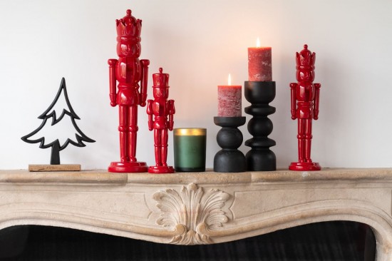 J Line Schiaccianoci Resina Rosso Lucido Medium Assortimento Di 2 Cascanueces Resina Brillante Rojo Medium Surtido De 2.