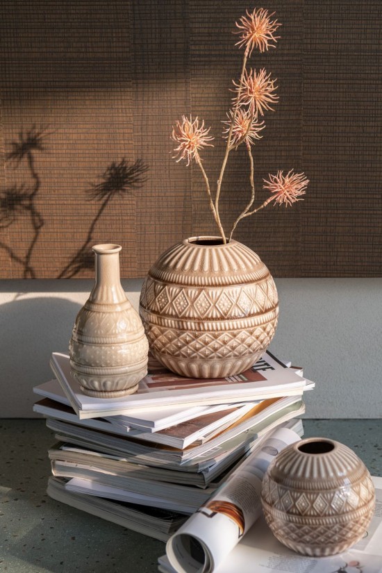 Jline Jarron Esculpido Porcelana Beige.