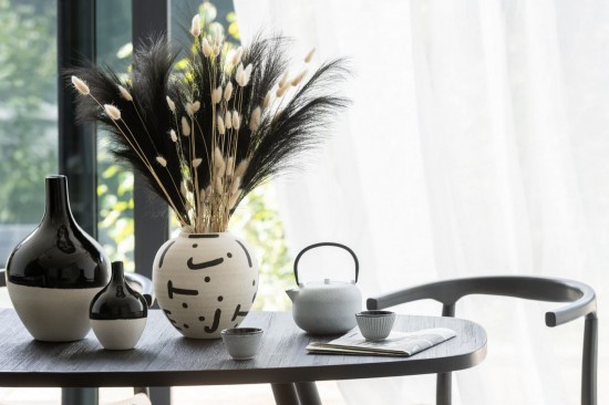 J Line Vaso Iva Porcellana Nero Bianco Small Jarron Iva Porcelana Negro Blanco Small.