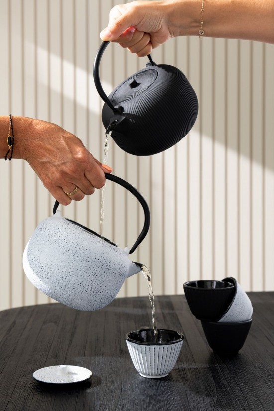 Jline Caj 1 Tetera Metal Negro Surtido 2.