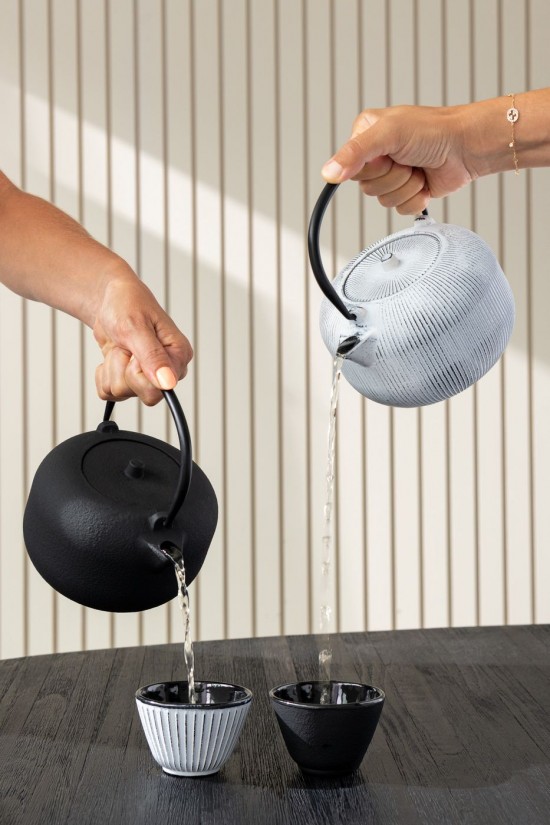 J Line Scatola 1 Teiera Metallo Nero Assortimento Di 2 Caj 1 Tetera Metal Negro Surtido 2.