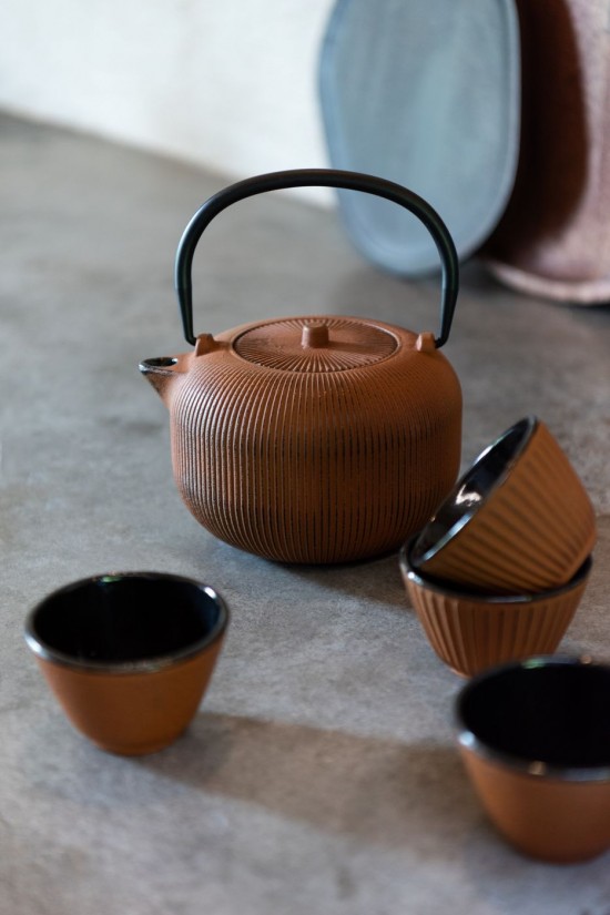 J Line Scatola 1 Teiera Metallo Marrone Assortimento Di 2 Caj 1 Taza De Té De Metal Mar Surtido 2.