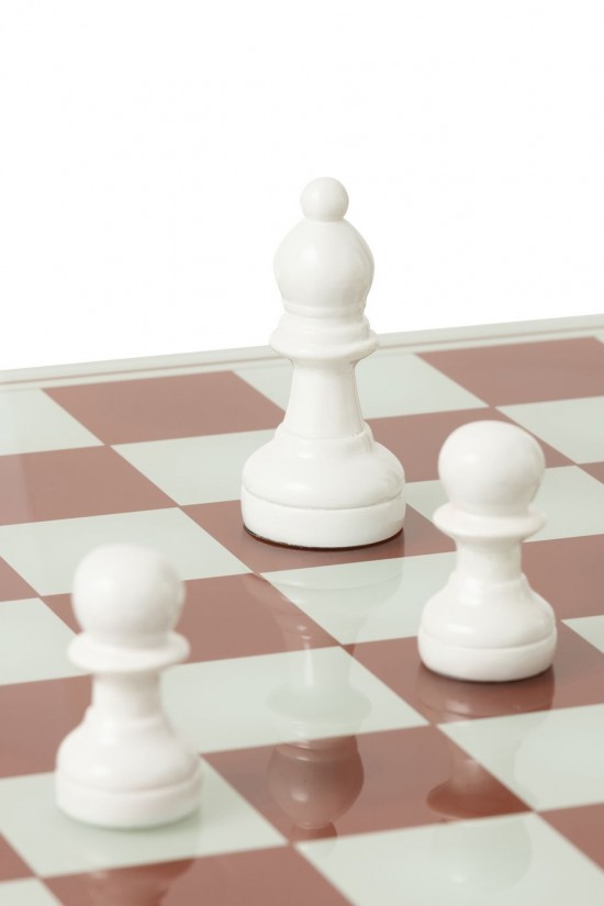 J Line Schaakspel Plateay Polyresin Wit Kerstrood L61xB61xH13 cm schaakborden JO55043.