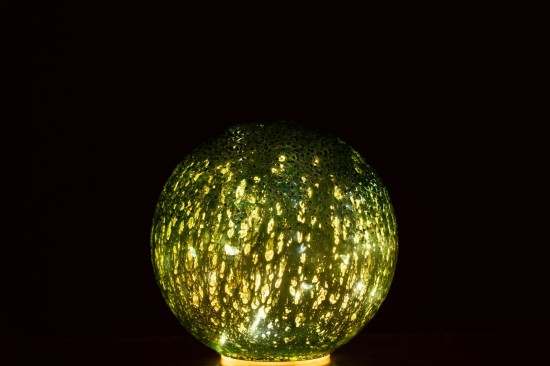 J Line hivers Jolipa Boule Led Craquelé Verre Vert Small.