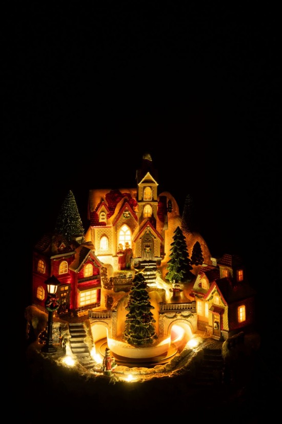 J Line hivers Jolipa Village Train Polyrésine Multicolore.