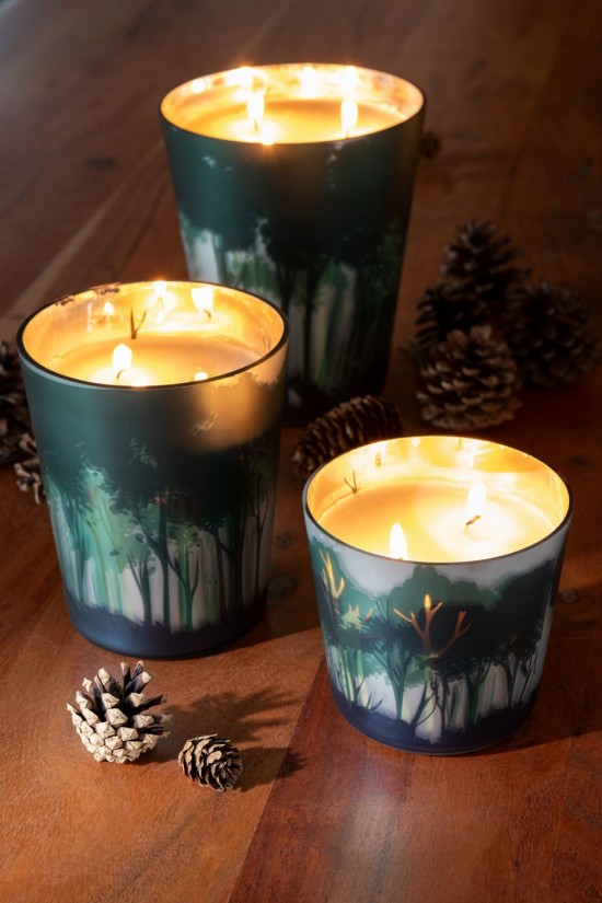 J Line Candela Profumata Noa Foresta Soia Verde Oro Medium 68O Vela Perfumada Noa Bosque Soja Verde Dorado Medium 68H.