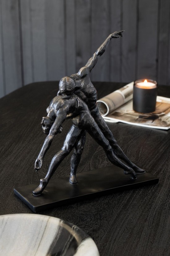 Jline Pareja En La Base Bailando Cal En Polvo Negro.