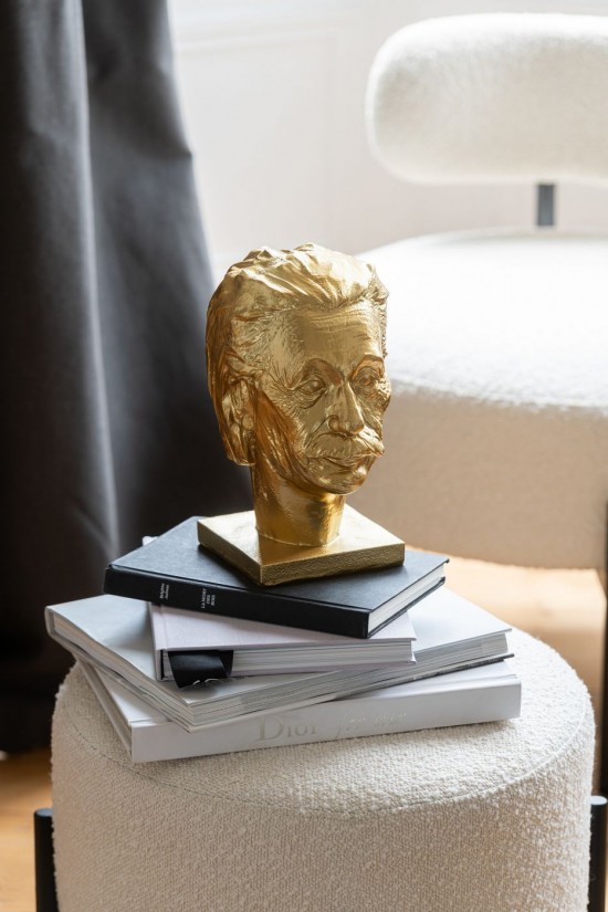 Jline Busto Einstein Cal En Polvo Dorado.