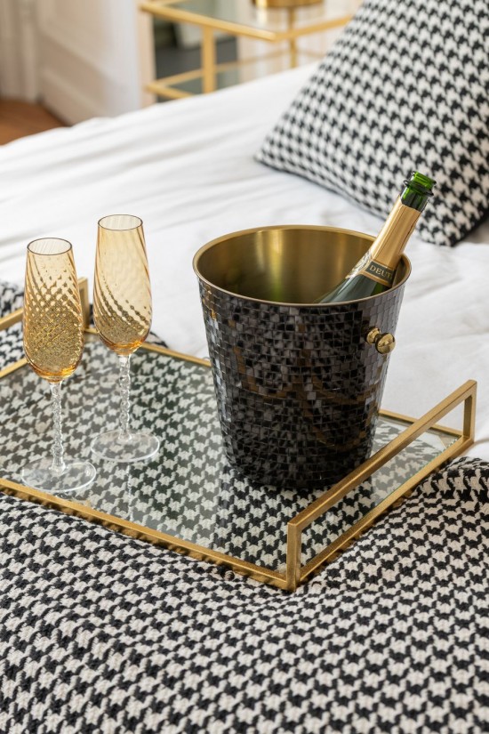 J Line Set Di 2 Vassoio Decorativo Ferro Vetro Oro Juego De 2 Bandeja Decorativa Plancha Vidrio Dorado.