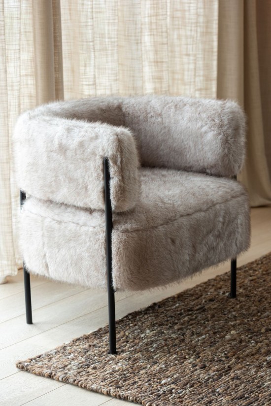 J Line Poltrona Fur With Metal Legs Legno Taupe Sillón Fur With Metal Legs Madera Topo.