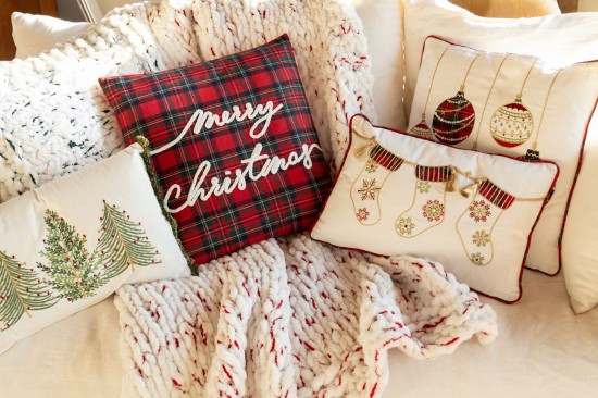 J Line Cuscino Merry Christmas Lana Rosso Natale Bianco Cojín Merry Christmas Lana Rojo Navidad Blanco.