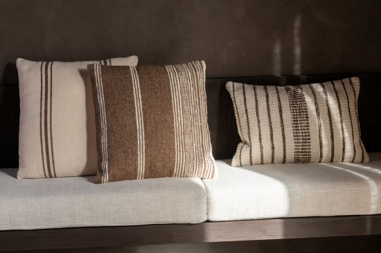 J Line Cuscino Rettangolare Rigato Cotone Ecru Marrone Scuro Cojín Rectángulo Forrado Algodón Crudo Marrón Oscuro.