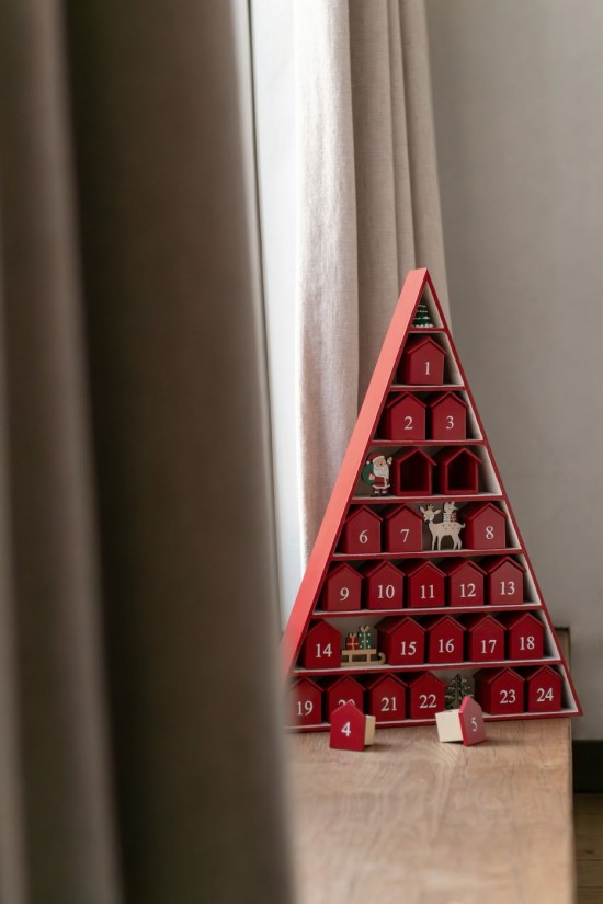 J Line Albero House Advent Calendar Compensato Rosso Natale Árbol House Advent Calendar Contrachapado Rojo Navidad.